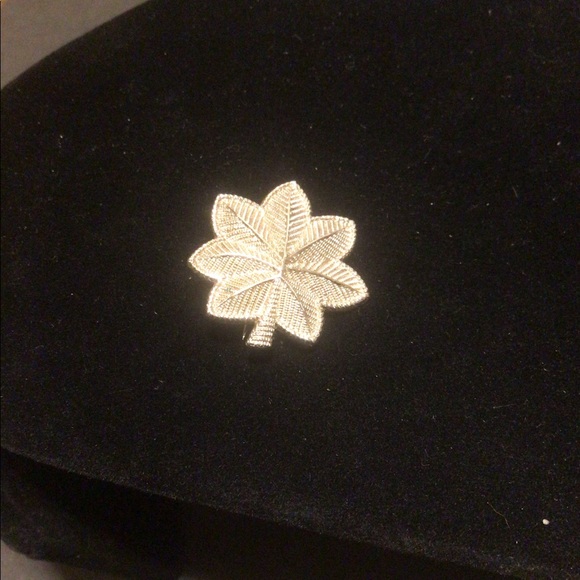 Vintage WW2 Sterling Officer pin - Picture 2 of 4